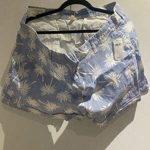 🌴 GAP Blue and White Tropical Print Shorts 🌊